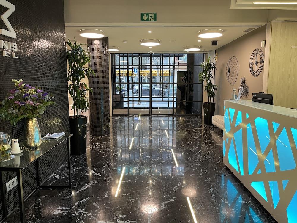 Arya Stadium Hotel