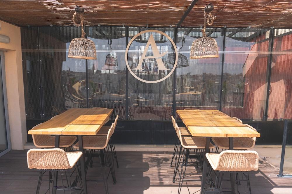 Arya Stadium Hotel