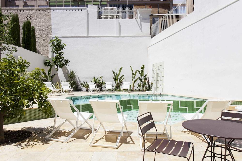 Aspasios City Oasis Apartments