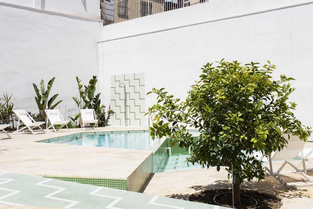 Aspasios City Oasis Apartments