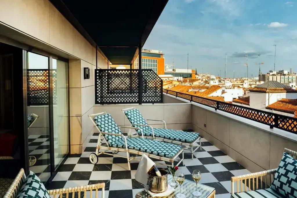 The First One Hotel Preciados