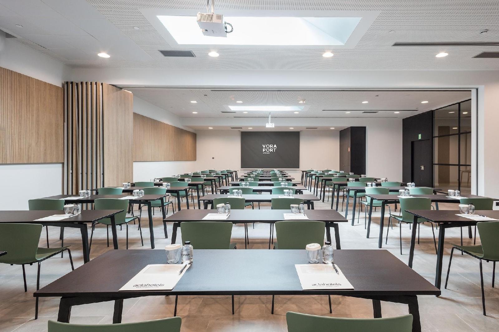 Acta Voraport Hotel