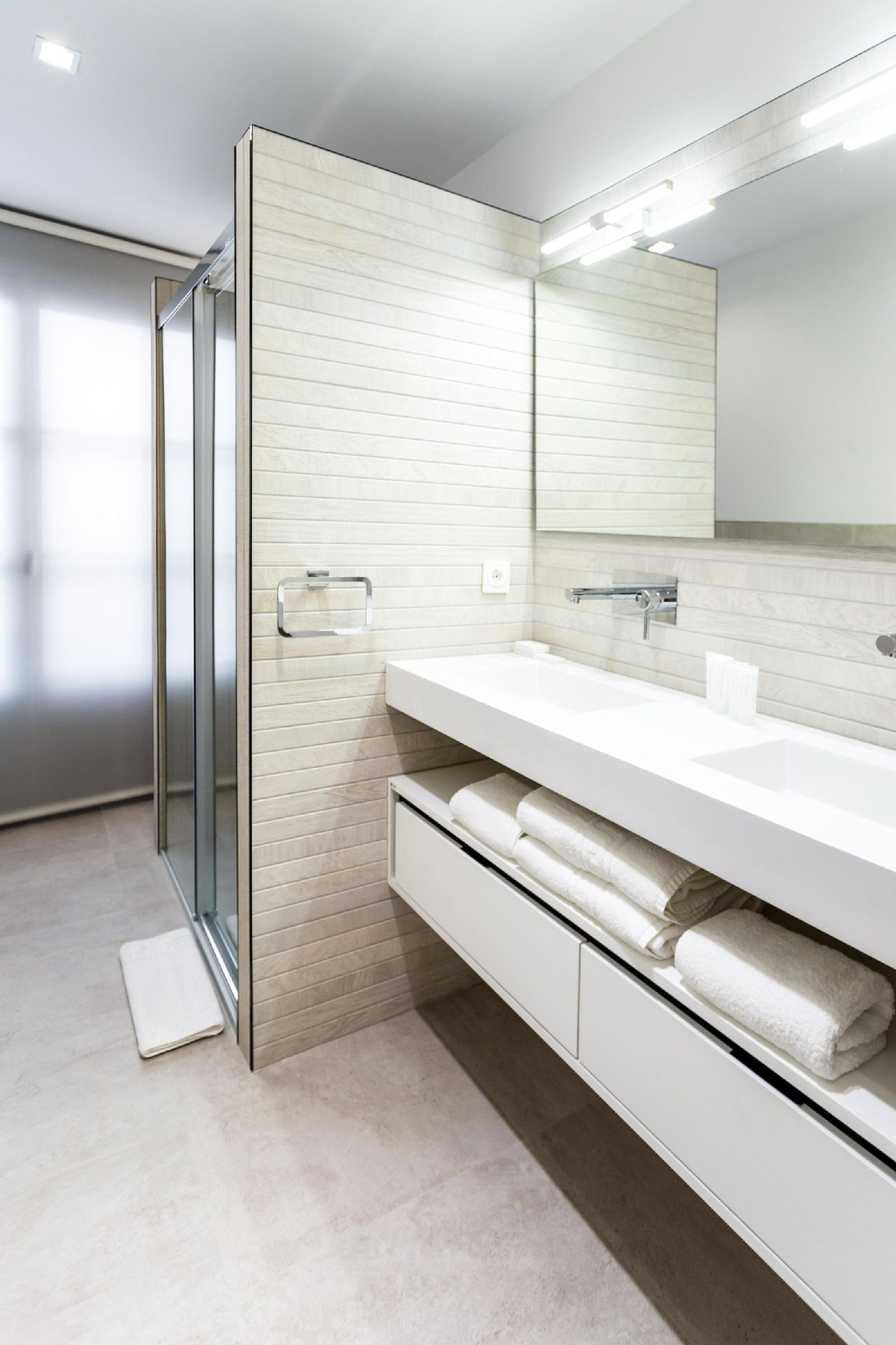 Eleven Apartments Real De La Carretería, By Homing U