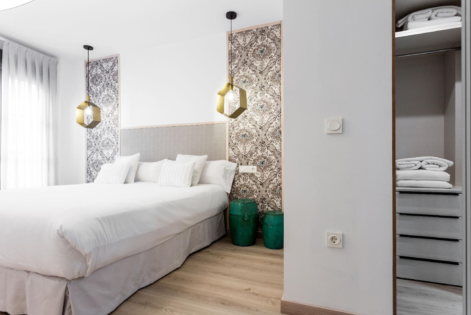 Eleven Apartments Real De La Carretería, By Homing U