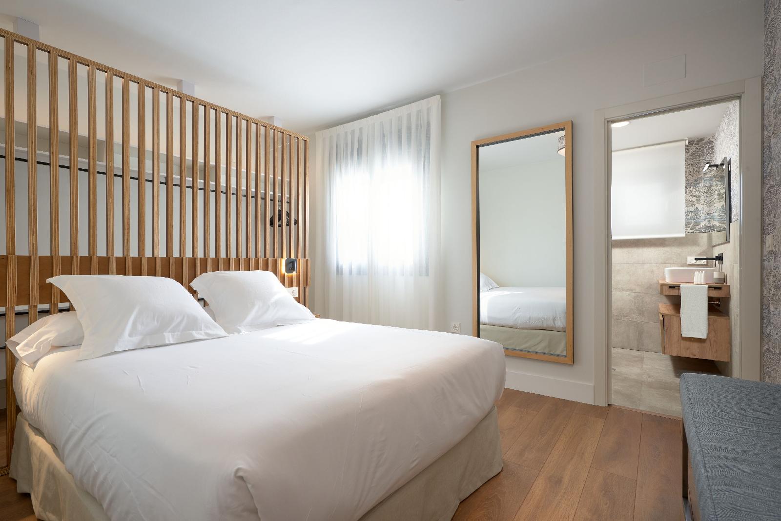 Eleven Apartments Real De La Carretería, By Homing U