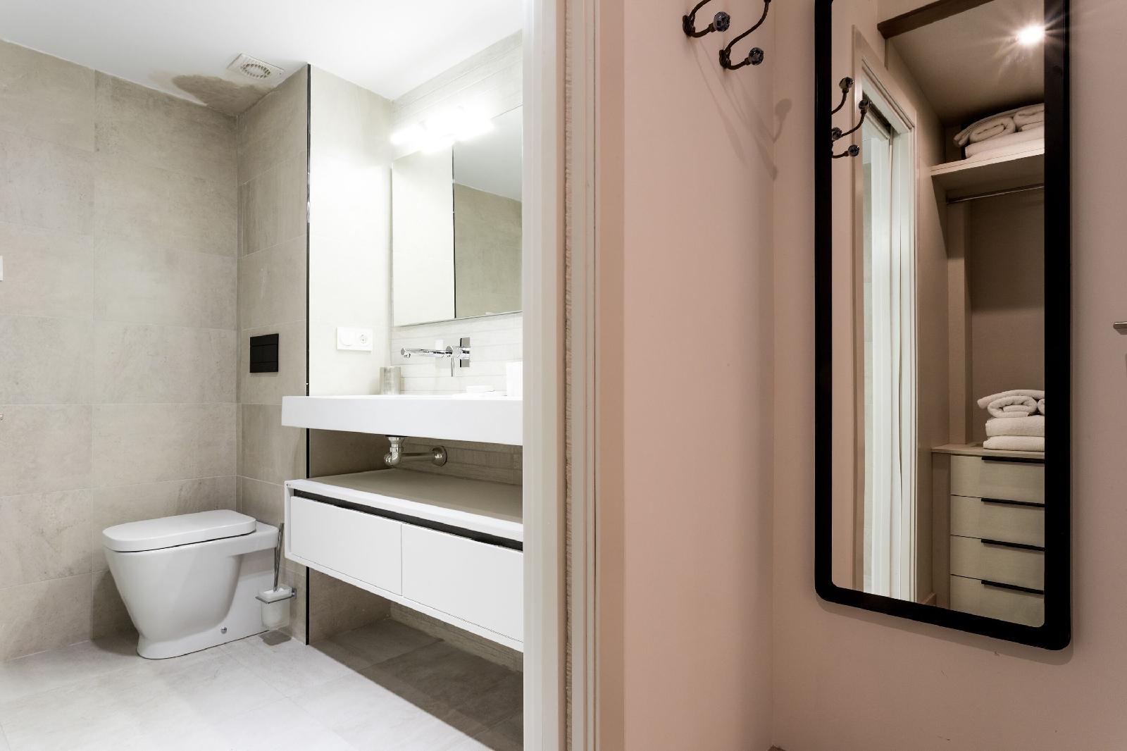 Eleven Apartments Real De La Carretería, By Homing U