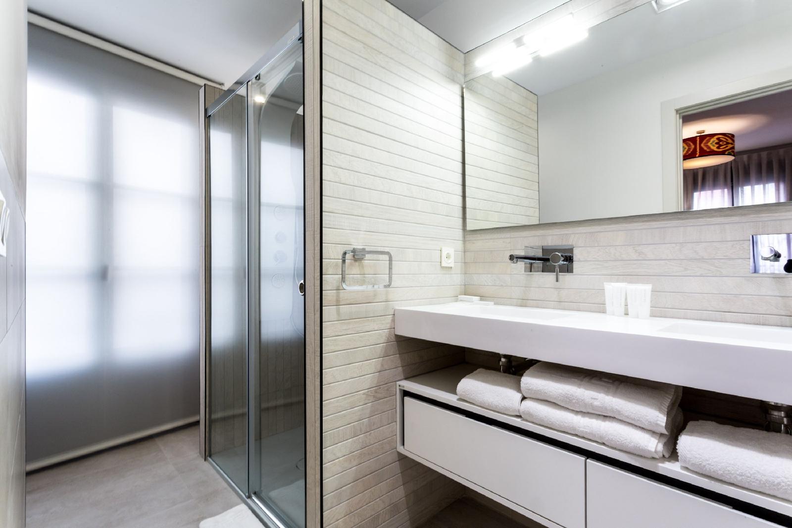 Eleven Apartments Real De La Carretería, By Homing U