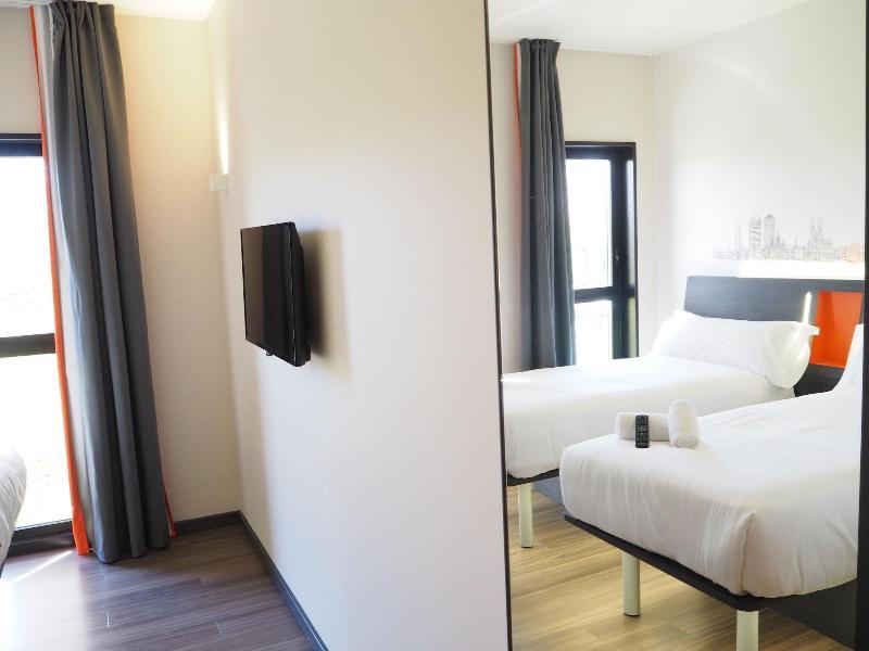 Easyhotel Barcelona Fira
