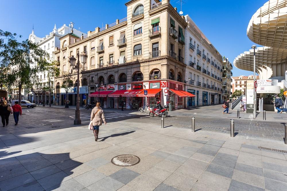 Puerta De La Victoria