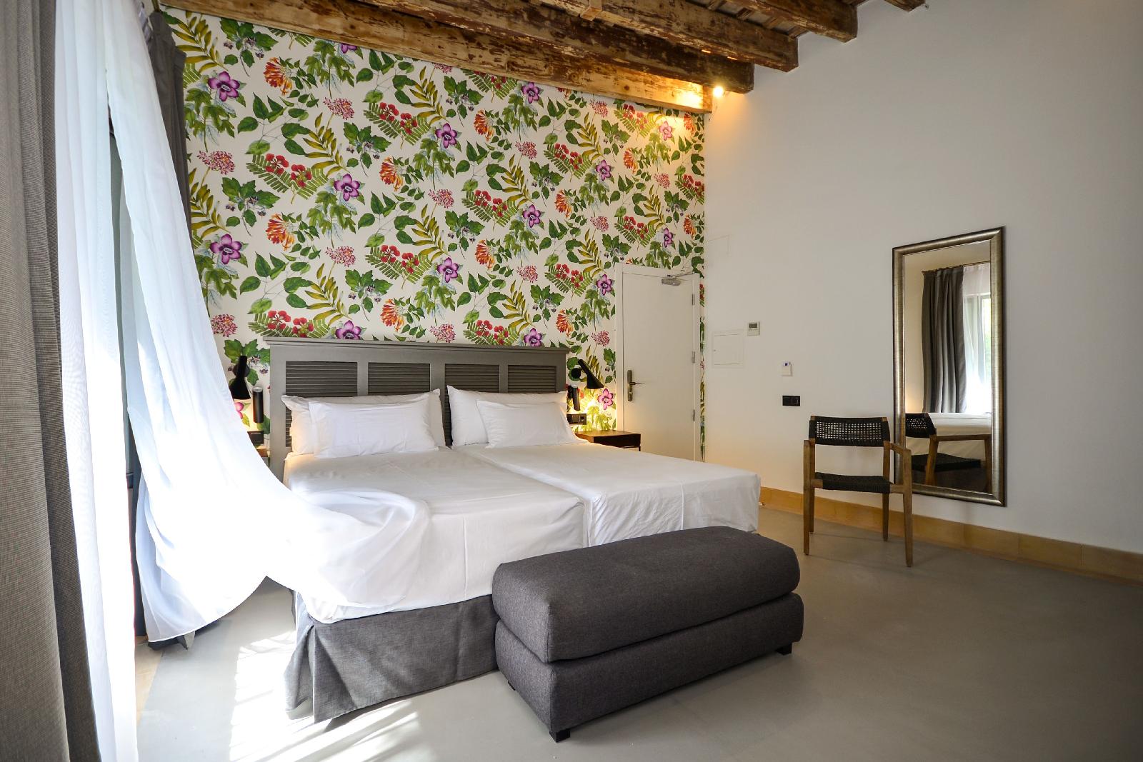 Legado Alcázar Hotel