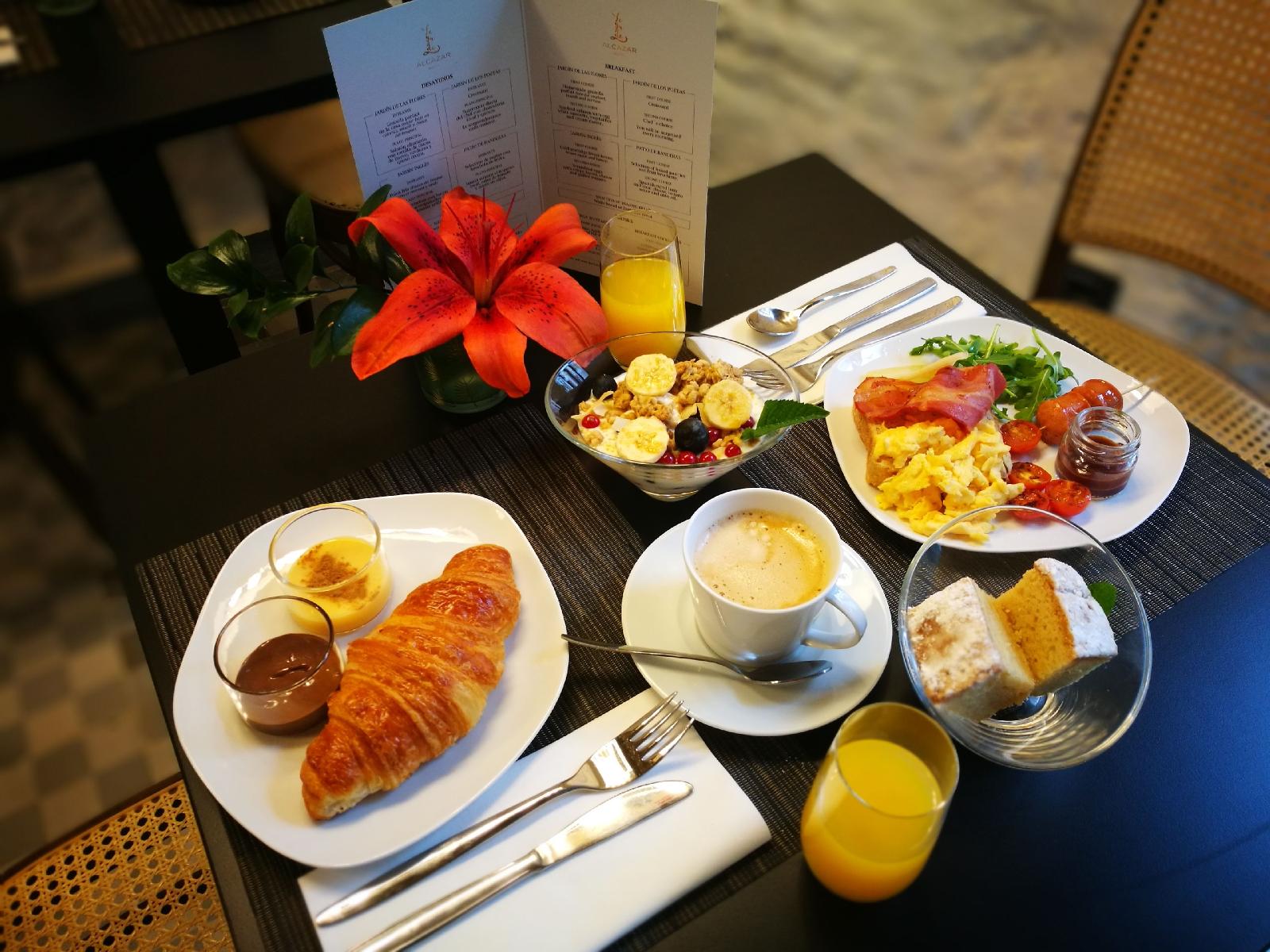 Legado Alcázar Hotel