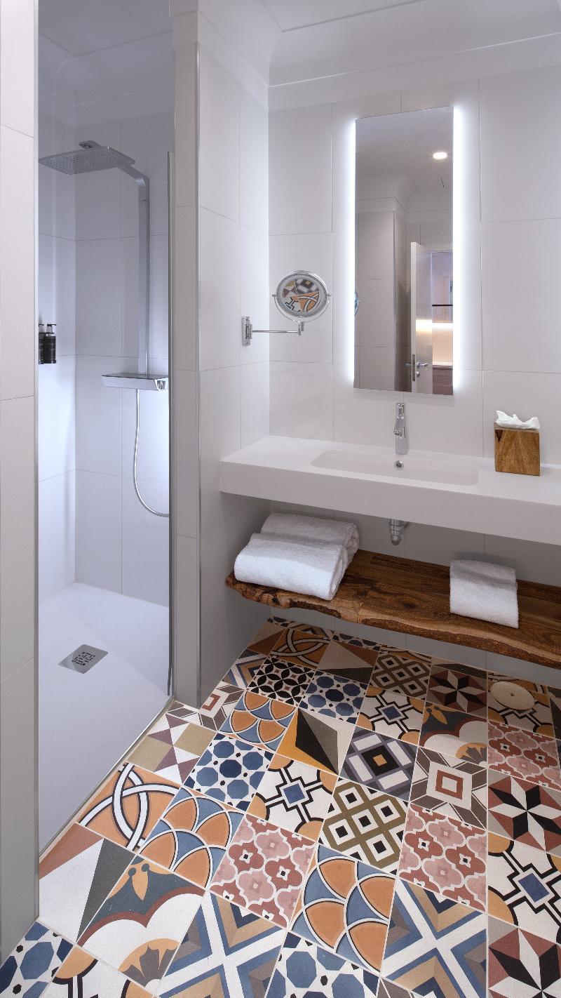 Atocha Hotel Madrid, Tapestry Collection By Hilton