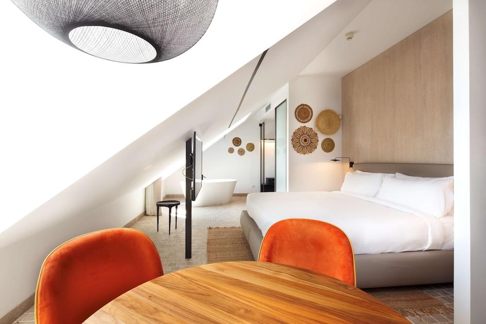 Atocha Hotel Madrid, Tapestry Collection By Hilton