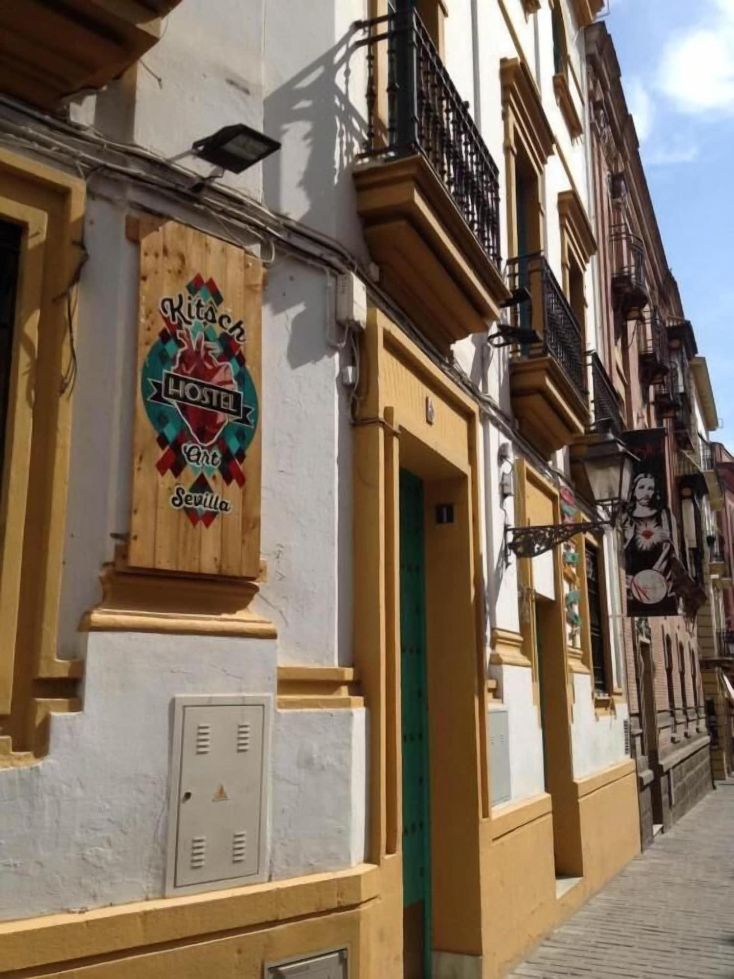 Sevilla Kitsch Hostel Art