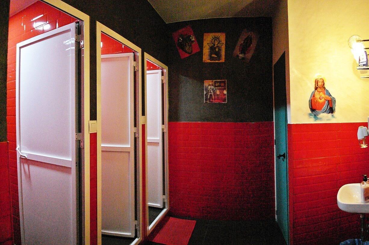 Sevilla Kitsch Hostel Art