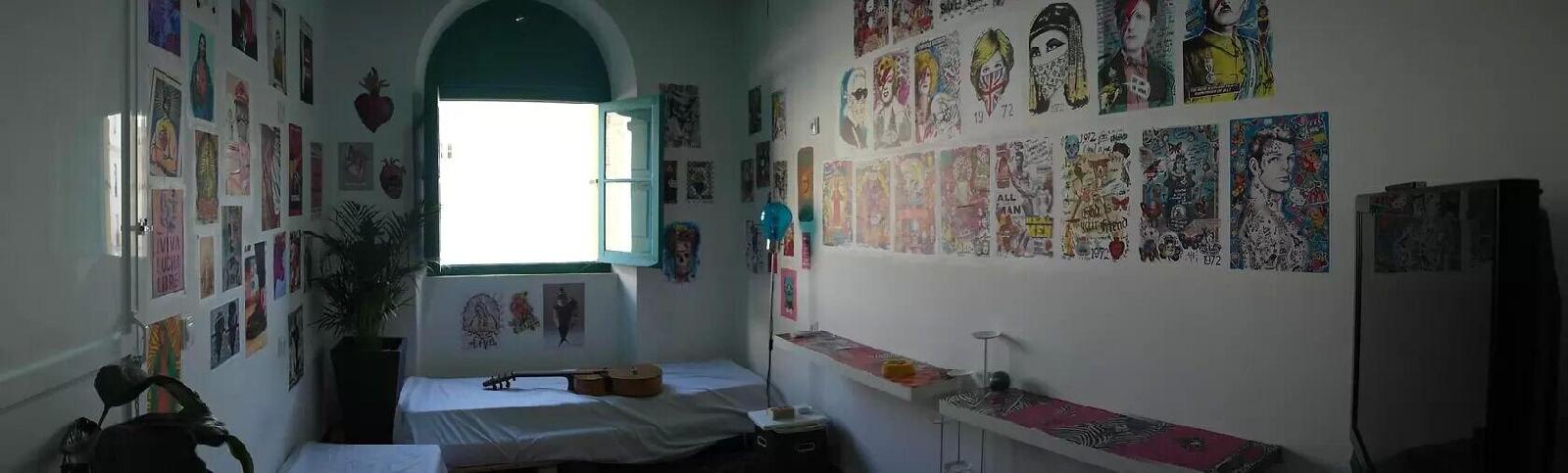 Sevilla Kitsch Hostel Art