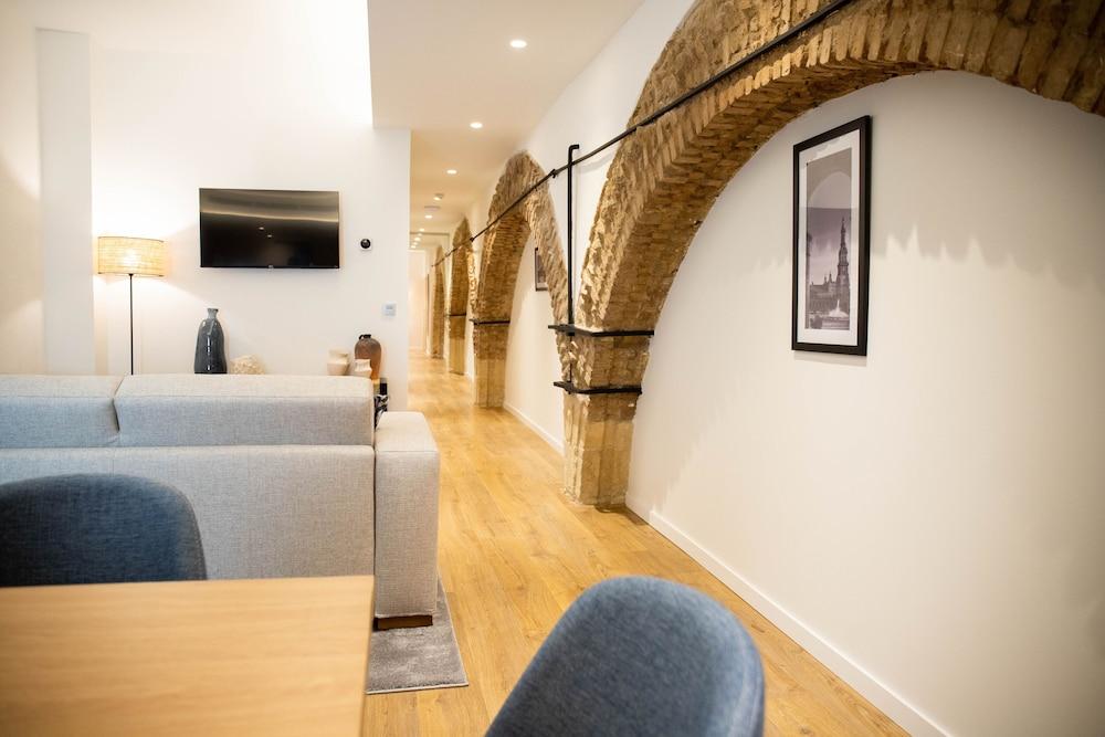 Nqn Aparts & Suites Sevilla