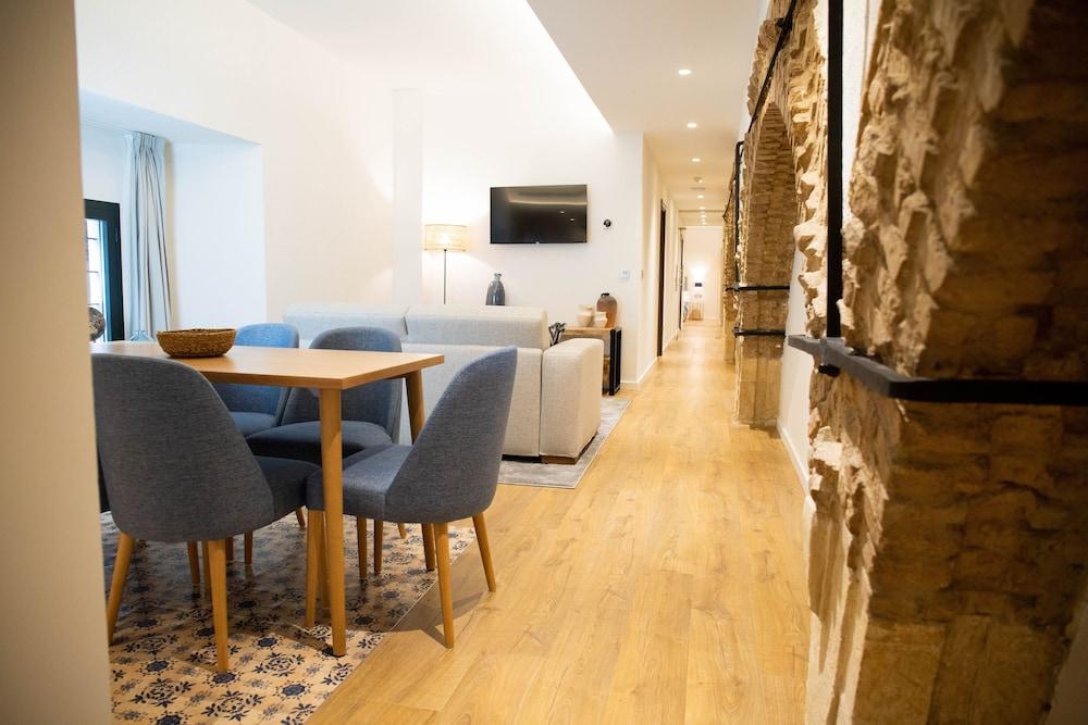 Nqn Aparts & Suites Sevilla