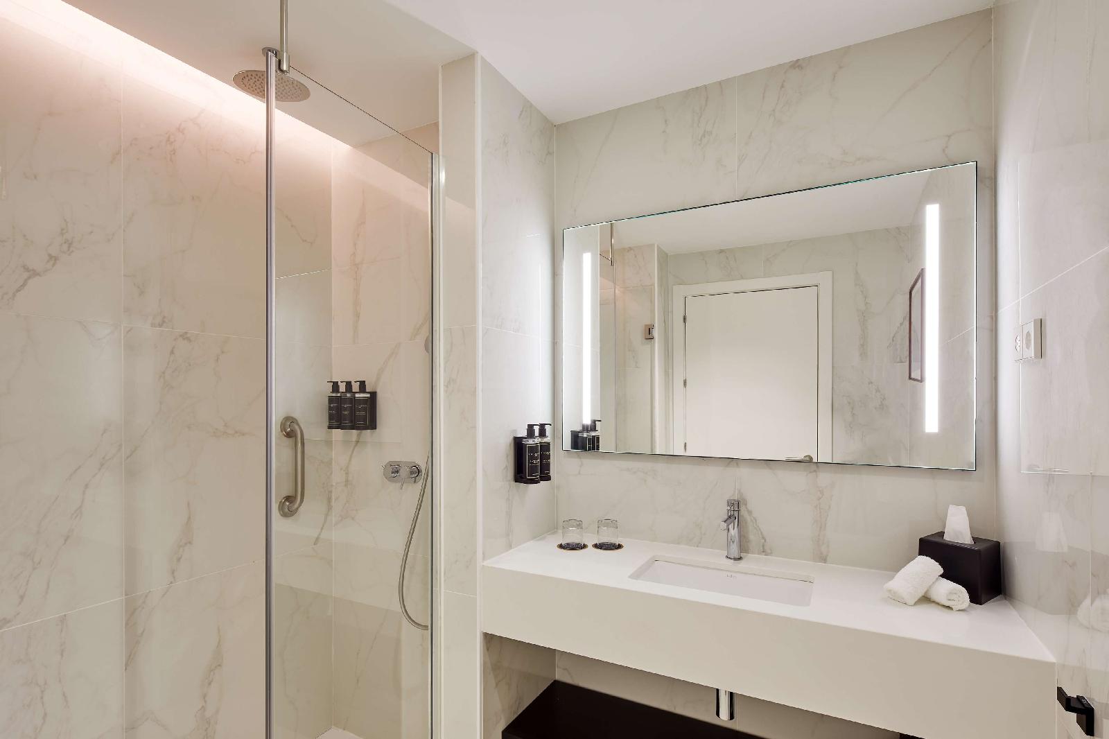 Via Sants Hotel Barcelona, Tapestry Collection By Hilton