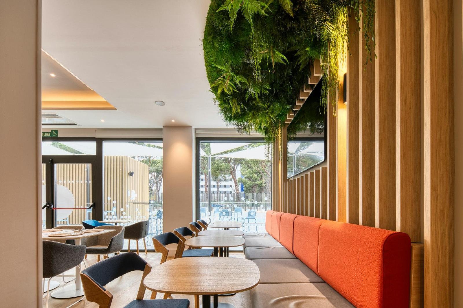 Holiday Inn Express Madrid Airport, An Ihg Hotel