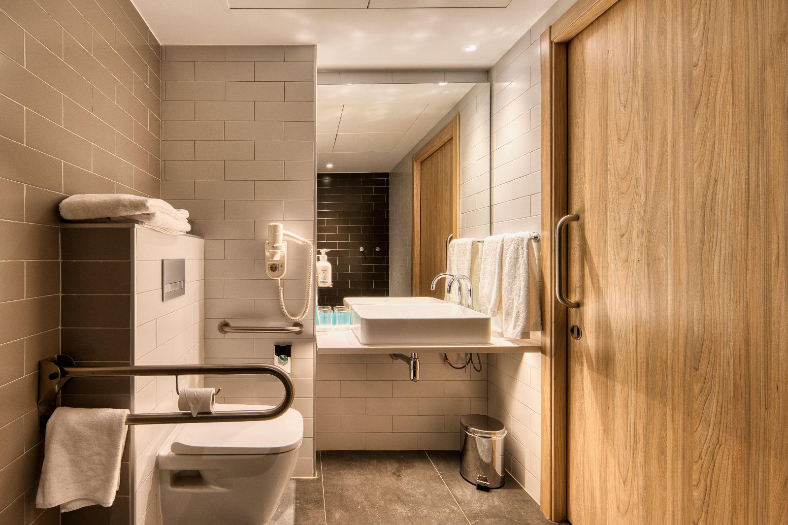 Holiday Inn Express Madrid Airport, An Ihg Hotel
