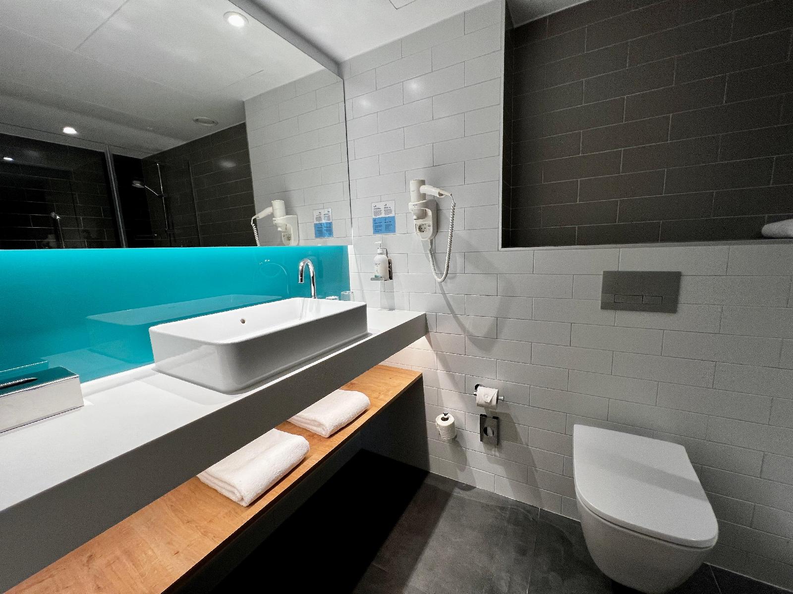 Holiday Inn Express Madrid Airport, An Ihg Hotel