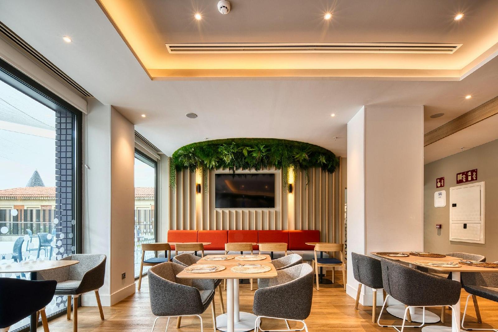 Holiday Inn Express Madrid Airport, An Ihg Hotel