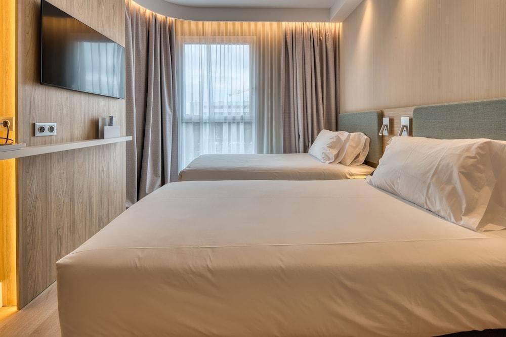 Holiday Inn Express Madrid Airport, An Ihg Hotel