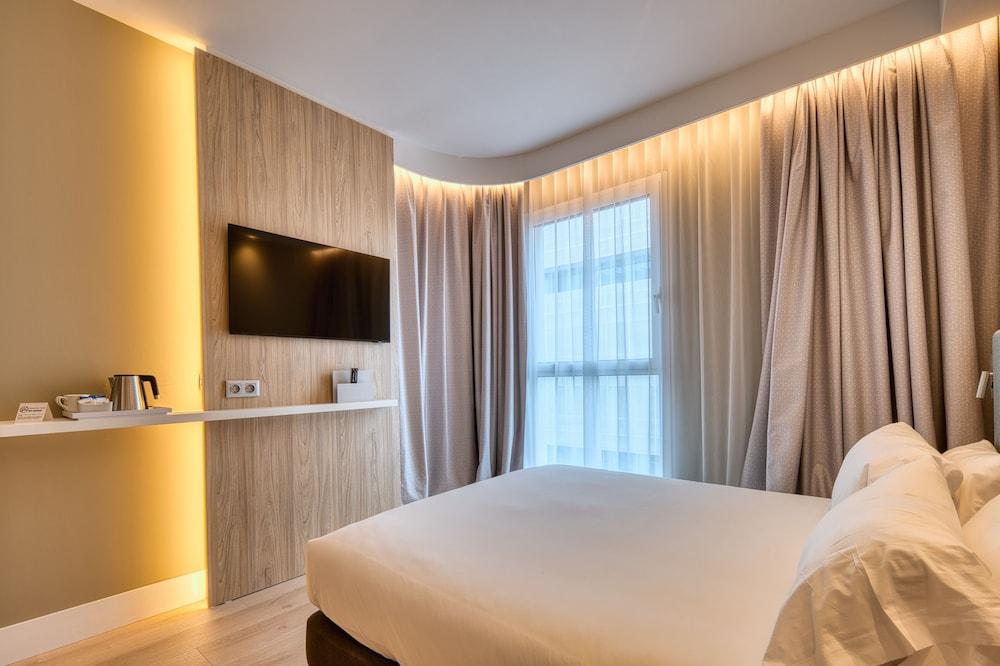 Holiday Inn Express Madrid Airport, An Ihg Hotel