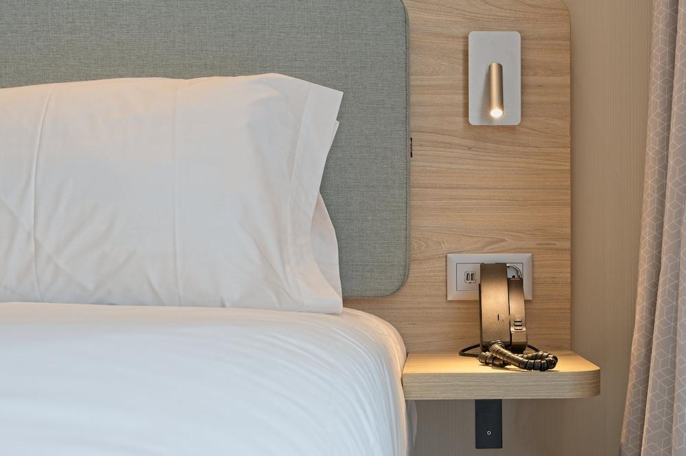 Holiday Inn Express Madrid Airport, An Ihg Hotel