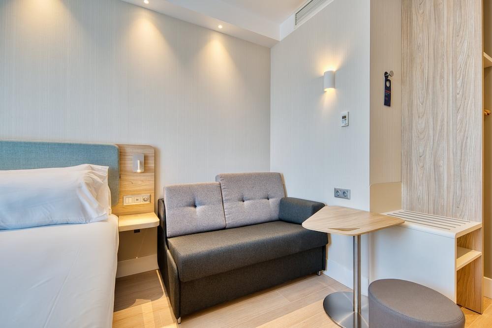 Holiday Inn Express Madrid Airport, An Ihg Hotel