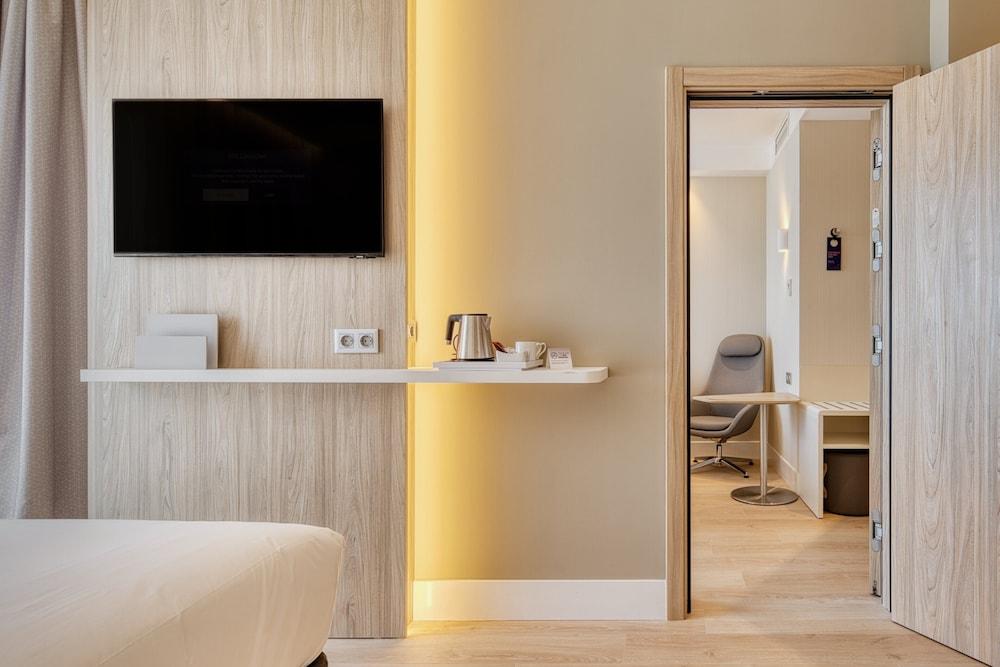 Holiday Inn Express Madrid Airport, An Ihg Hotel
