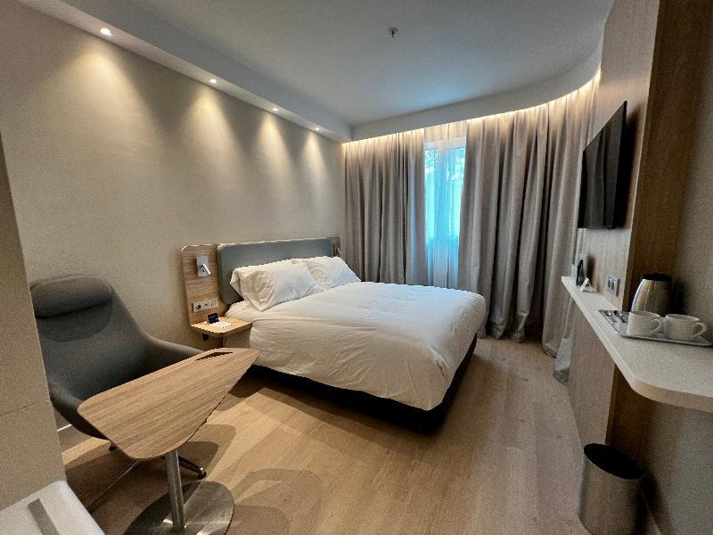 Holiday Inn Express Madrid Airport, An Ihg Hotel
