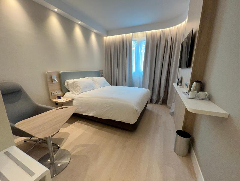 Holiday Inn Express Madrid Airport, An Ihg Hotel