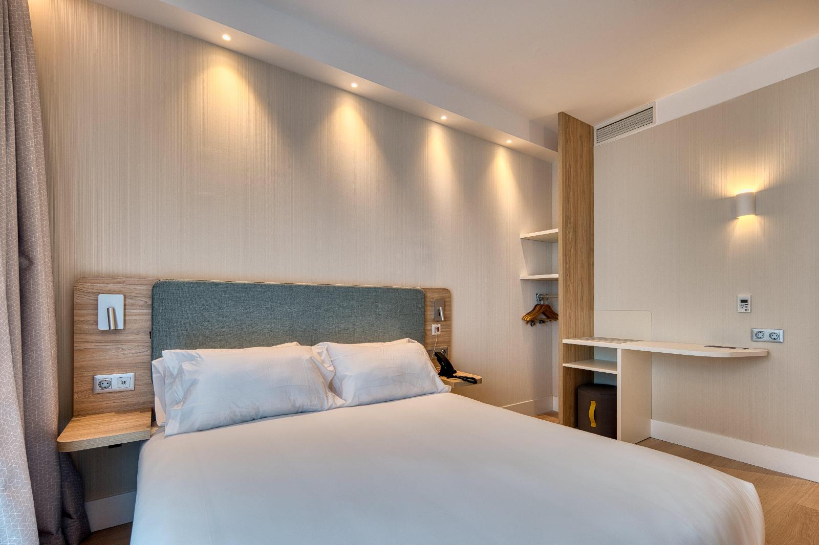 Holiday Inn Express Madrid Airport, An Ihg Hotel