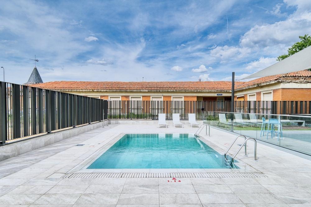 Holiday Inn Express Madrid Airport, An Ihg Hotel