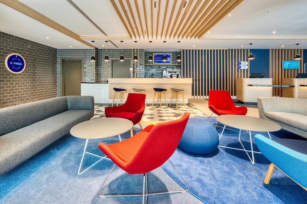 Holiday Inn Express Madrid Airport, An Ihg Hotel