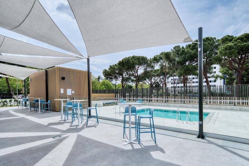 Holiday Inn Express Madrid Airport, An Ihg Hotel