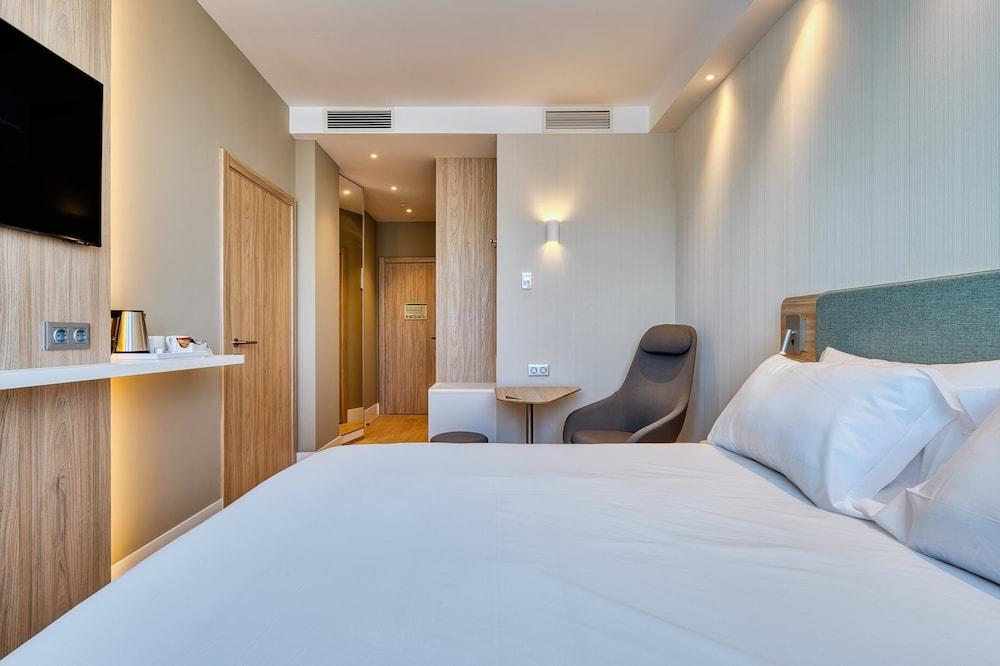 Holiday Inn Express Madrid Airport, An Ihg Hotel