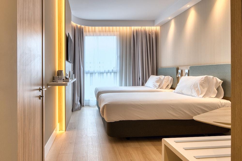 Holiday Inn Express Madrid Airport, An Ihg Hotel
