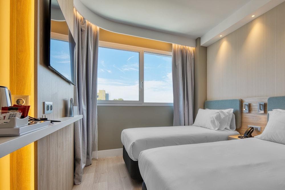 Holiday Inn Express Madrid Airport, An Ihg Hotel