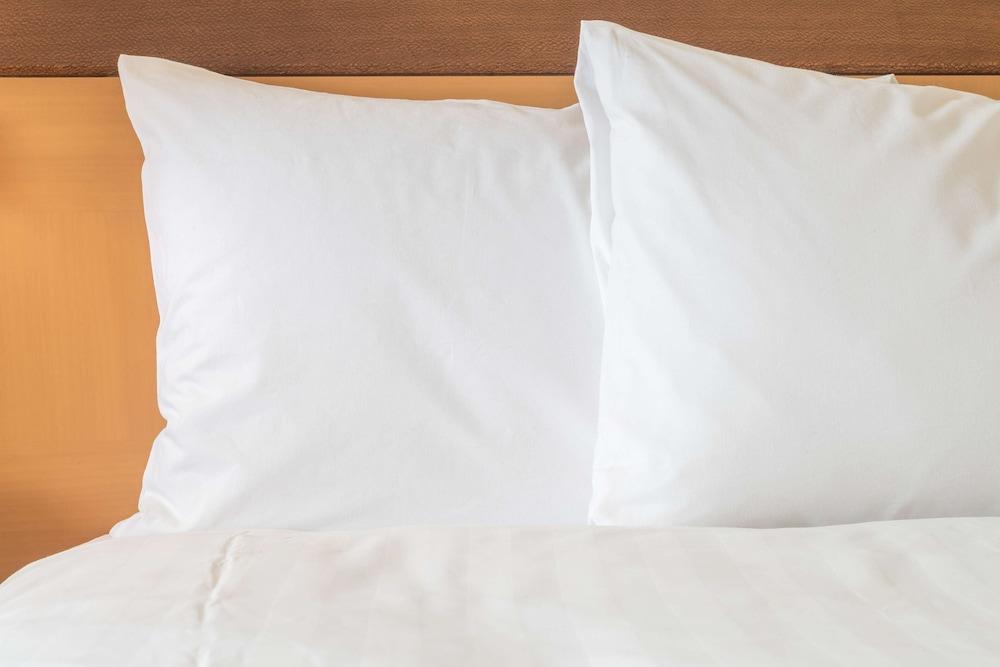 Holiday Inn Express Madrid Airport, An Ihg Hotel