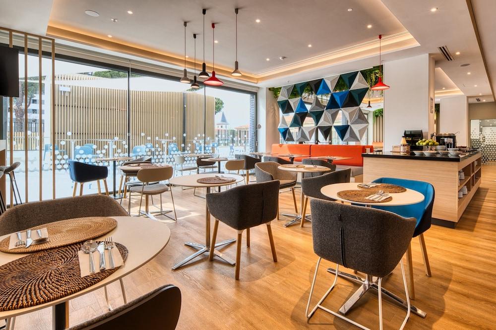 Holiday Inn Express Madrid Airport, An Ihg Hotel