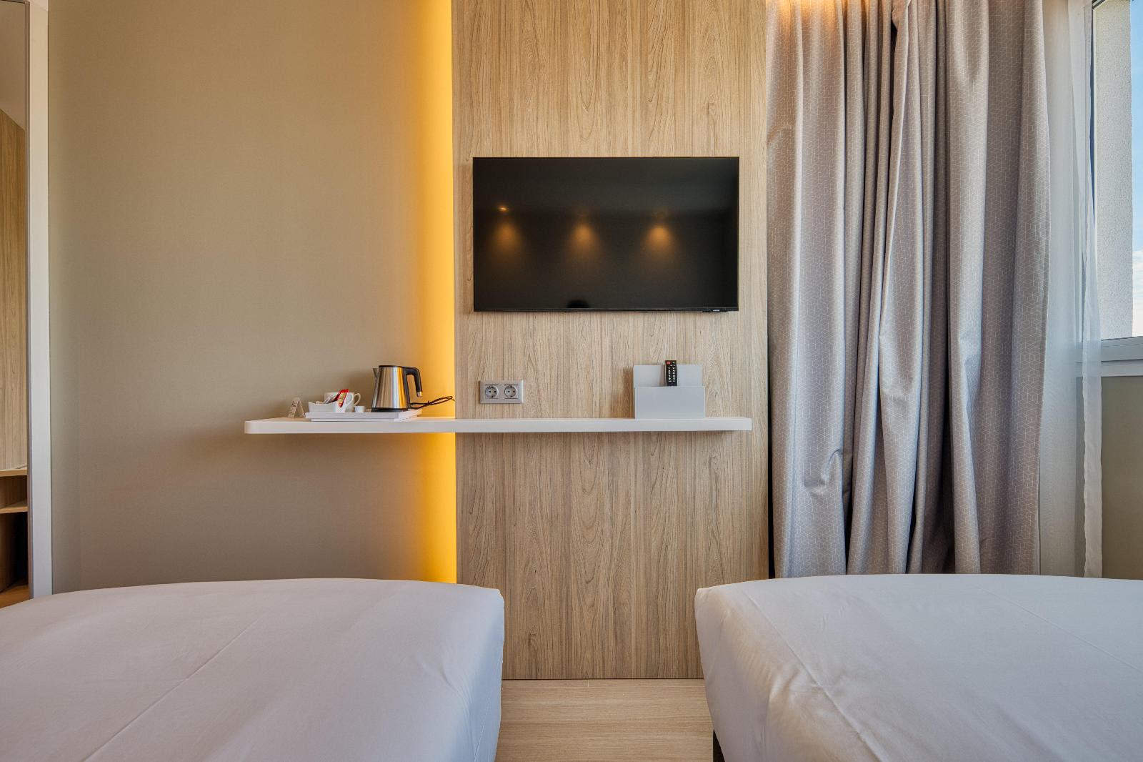 Holiday Inn Express Madrid Airport, An Ihg Hotel