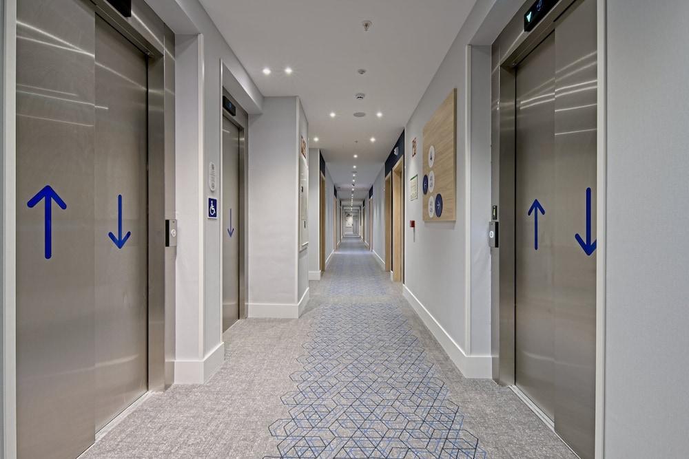 Holiday Inn Express Madrid Airport, An Ihg Hotel