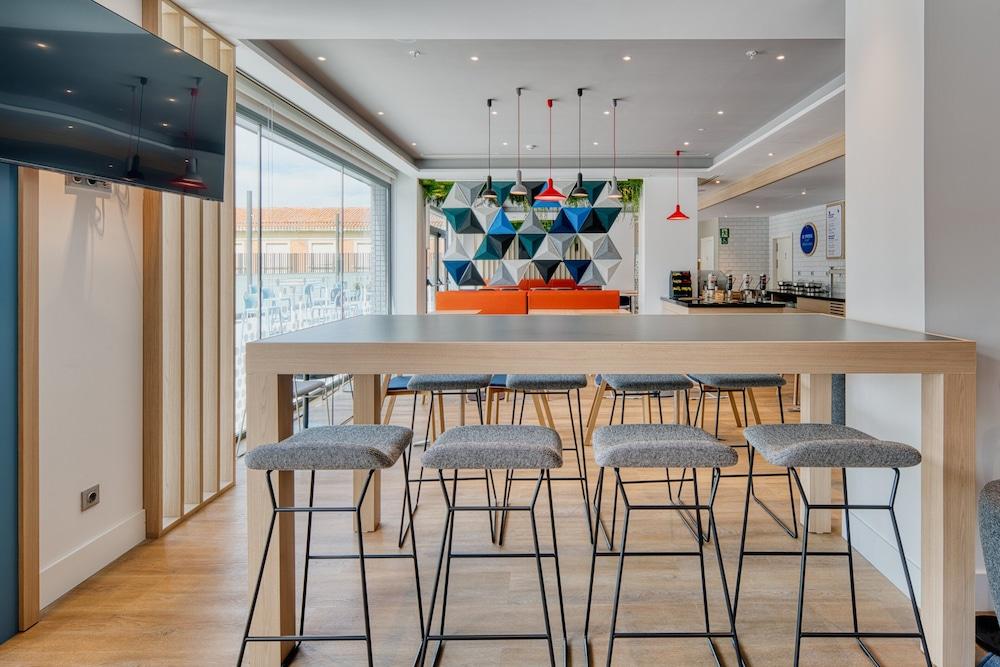 Holiday Inn Express Madrid Airport, An Ihg Hotel