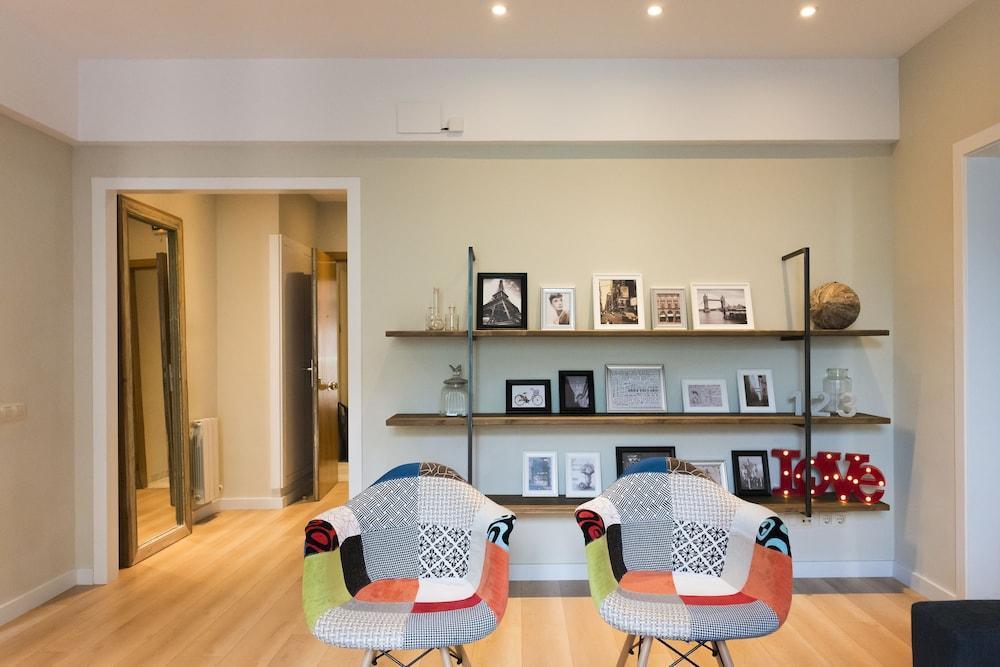 Palau De La Musica Apartments