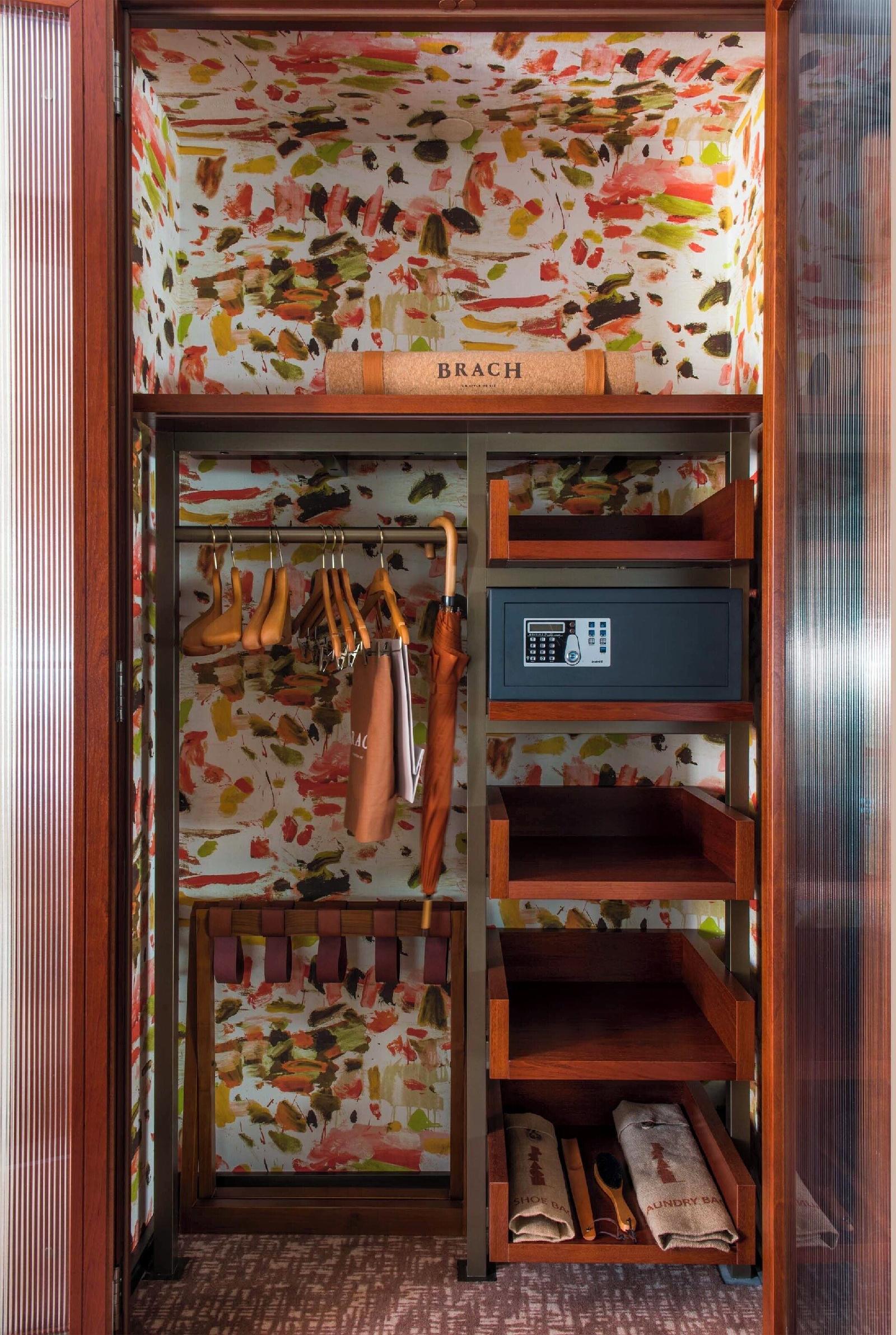 Brach Madrid - Evok Collection