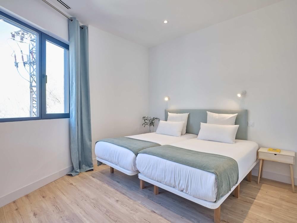 Paseo Suites Hotel