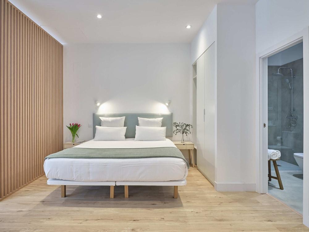 Paseo Suites Hotel